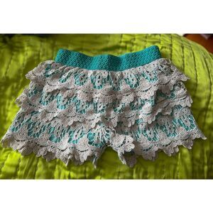 Lapis Girl Crochet Lace Ruffle Tiered Shorts Size 7/8 VGUC